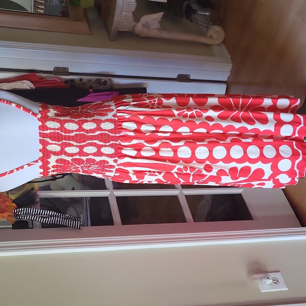 Red And White Designed Dropped Waist Maxi Dresd - Picture 9 of 11